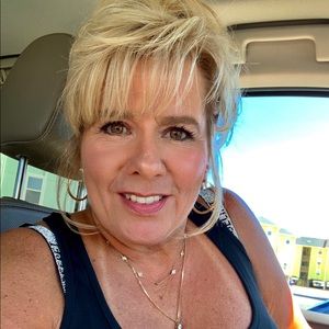 Meet your Posher, Lori